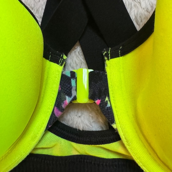 Victoria’s Secret VSX Knockout front closure sports bra Multicolor print 34C - Picture 9 of 14